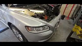 How to remove air filter housing 2010 Volvo s40