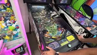 Jurassic Park Pro Pinball Machine by Stern Pinball - Zelky's Tanger Bayside