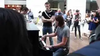 Stacy Hogan (Sin Shake Sin) playing Game of Thrones and Jerry Lee Lewis medley @ Paris train station
