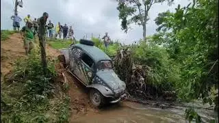BAJA TIRANDO ONDA COM OS 4x4