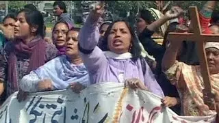 Pakistani Christians protest at Lahore arson attack