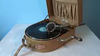 Jydske Dragonregiments Musikkorps &ndash; Le R&eacute;giment de Sambre-et-Meuse / Montgomery march