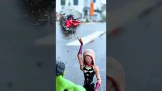 Spider Girl Pretends to Be a Friend to Trick Hulk | Marvel Toys