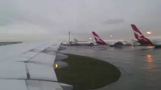 PIA 777 Rainy dusk landing at Heathrow & aerial views of London HD