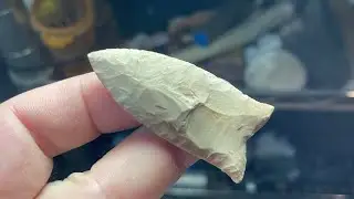 Flint knapping a HornStone Dalton.