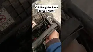 Cara Mudah Cek Pengisian Pada Sepeda Motor #shorts #motor #otomotif #motor #pengisian #akitekor