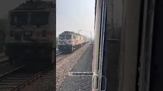 Kulik Express Parallel Overtake With Howrah-Bardhaman Local Train 🚂 #localtrains #expresstrains