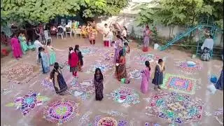 శ్రీ గాయత్రి ఇంగ్లీష్ మీడియం స్కూల్లో విద్యార్థినిలకు ముగ్గుల పోటీ 
