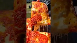 Square or round pizza? 🍕