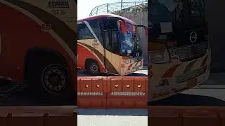 Bus De La Cooperativa de Transportes SANTA en La Terminal Terrestre QUITUMBE Quito Ecuador