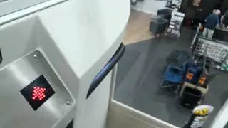 *STOPPED WORKING ON CAMERA* Lift at Halfords Wocester Blackpole Retail Park