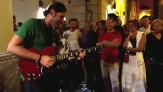 Marcello Calabrese - street guitarist and his fingers out of control - 