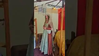 A RENAISSANCE PAINTING COME TO LIFE? GETTING DRESSED LIKE A MEDIEVAL ITALIAN 