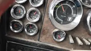 [Trucking] Pulling a hill OLD School Mechanical 3406B Caterpillar Flatbed 46k on Deck.