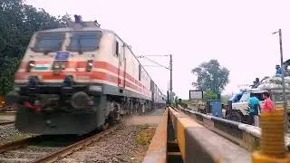 Eastern railway// Indian locomotive modern electric engine WAP5 carrying KULIK express