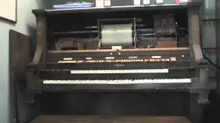 Wurlitzer Style 160 C playing a Wurlitzer Concert Organ Roll
