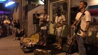 Byron Bay Street performance