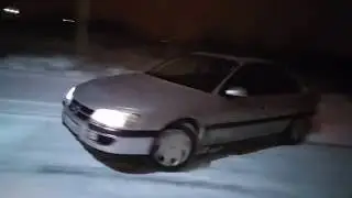 1999 Opel Omega B 2,0l auto playing in snow / snow drifting