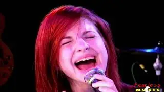 Paramore - Never Let This Go (Live on Fearless Music 2005)