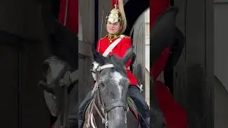 &laquo;Творим историю: первая канадская женщина-гвардеец в Конной гвардии! 🇨🇦👩&zwj;✈️#Shorts