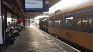 Stoomloc sleept NS treinen