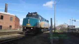 Train Thursday - VIA Rail EMD F40PH-3 #6435 : Level Crossing