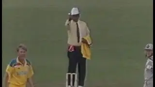 Wow! The most bizarre LBW decision you'll see. NZ's Andrew Jones given out vs Aust 1992 World Cup