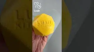 Lush Golden Slumbers #bathbombdemo from Lush Kitchen Box January 2026 &hearts;️ #lush #bathbomb