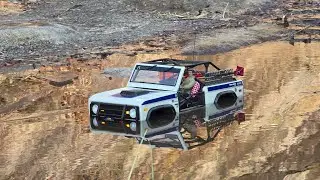 Axial SCX10 III Ford Bronco - winter ice rock crawling 2