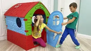 Sofia and Max want the same playhouse for kids | Stories for children