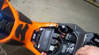 KTM 1290 super duke r Healtech ESE unit instal and servo removal