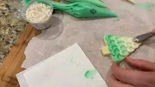 Christmas Tree Cookie Decorating Hack