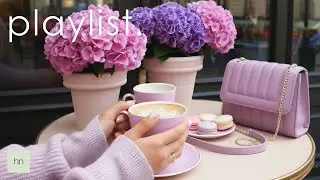 Playlist Everyone Plays When They Want a Calm, Cozy Caf&eacute; Mood