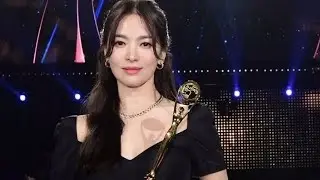 Selamat Untuk Song Hye Kyo Meraih Penghargaan Daesang di Blue Dragon Series Award 2022