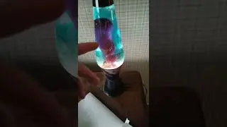 Ещё несколько фотографий моей оригинальной лавовой лампы.