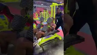 Жим гантелей по 100 кг в 21 год