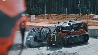 A FAE RPL/SSL-45 aszfaltmar&oacute; a FAE RCU75 l&aacute;nctalpas hordoz&oacute;val dolgozik