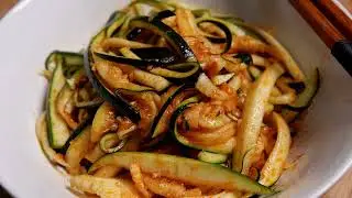 Рецепты салатов из кабачков :: Супер легкий и полезный салат из кабачков :: Вкусная еда