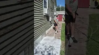 Pretreating with a foam cannon #foamcannon #pressurewashing #satisfying