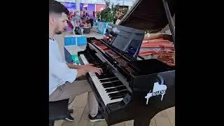 Tocando Chopin en el aeropuerto de Bruselas