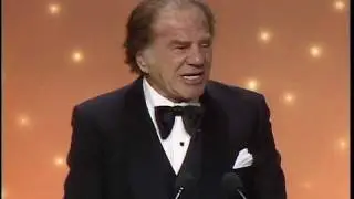 Lionel Stander Wins Best Supporting Actor TV Series - Golden Globes 1983