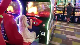 Kids play Arcade games again