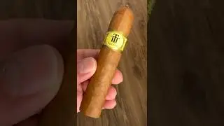 TRINIDAD MEDIA LUNA #cigar #cubancigar #habanos #cigarculture #myhabanosmoment #lighter #trinidad