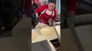 Безумный челлендж с отрыванием лопатки от пиццы 😂 (via bellasorellapizza)