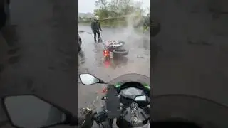 Triumph Speed400 Crash. Massive Pothole Lonavala.