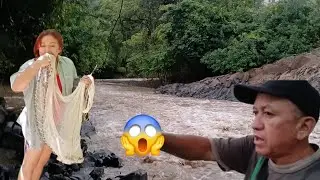 Sin atarraya iva a quedar yami ,X lo grande q est&aacute;ba el rio😱