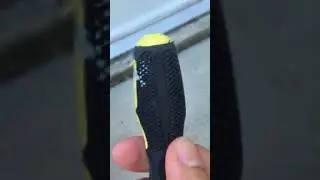 Perfect way  to remove a broken lightbulb