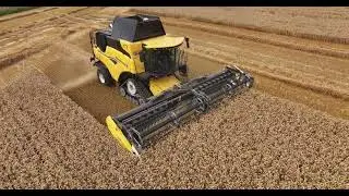 New Holland Tracked CR8.80 Combine Harvest with 30ft Macdon Header Demonstration