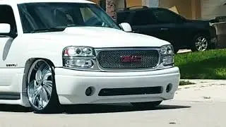 03 yukon denali slammed on 26.