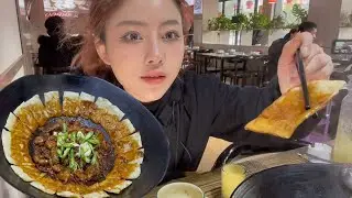 【33mini】称饼比鸡肉好吃的走地地锅鸡，饼贴一整圈，两个人点一锅吃不完